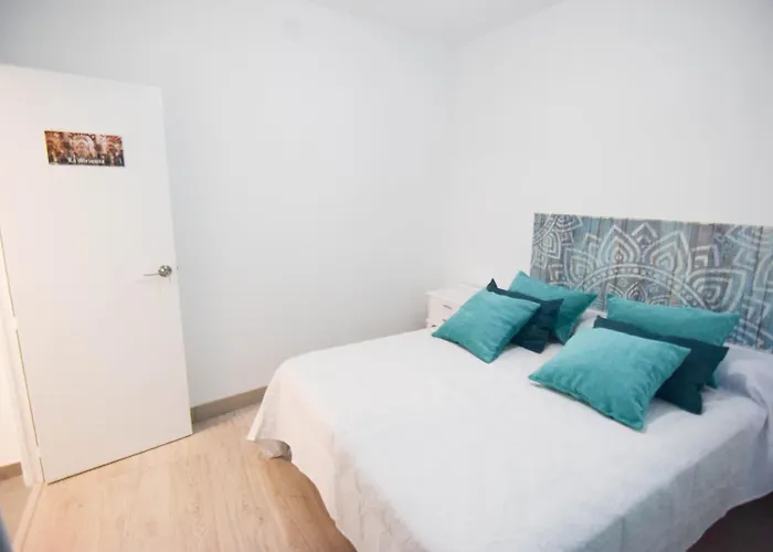 Atico Aguayos Con Parking Gratis Apartment